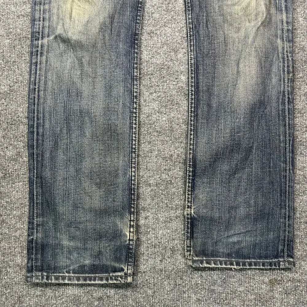 Vintage Levi's 504 Straight Jeans Men's Faded Blue Denim Pockets Classic - 34X34